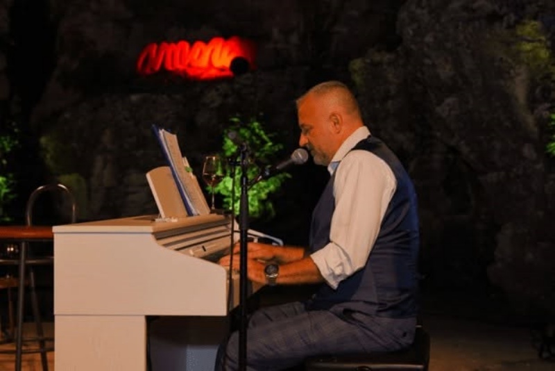 Romantična večer u Kršanu: Bruno Krajcar, Zdenka Kovačiček i klapa Teranke pod zvjezdanim nebom